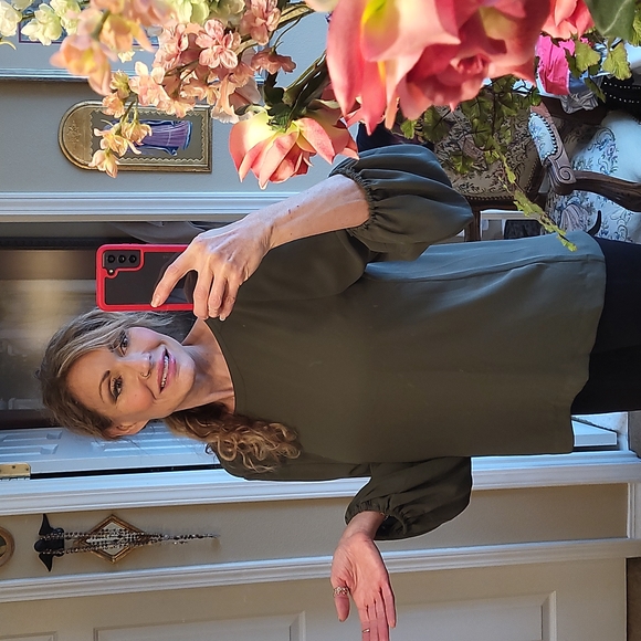 Is Anne Taylor loft size large Olive blouse - Picture 2 of 3